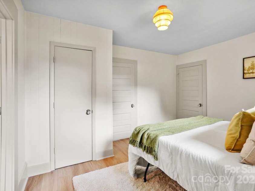 1000 Oakshade Avenue, Kannapolis, NC 28083.  MLS# CAR4256703, YatesRealty ID 14728. Primary Bedroom