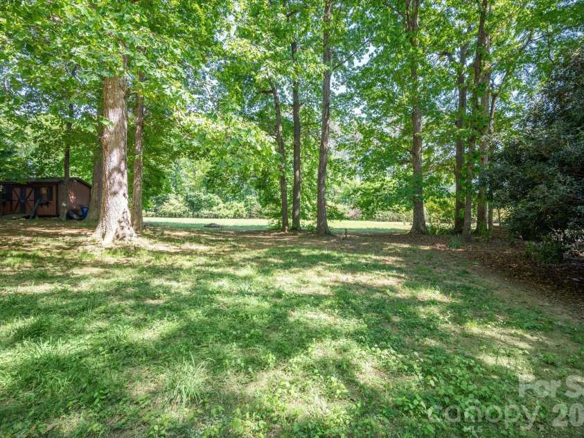 8149 Shannon Woods Lane, Matthews, NC 28104.  MLS# CAR4371130, YatesRealty ID 14728. Backyard