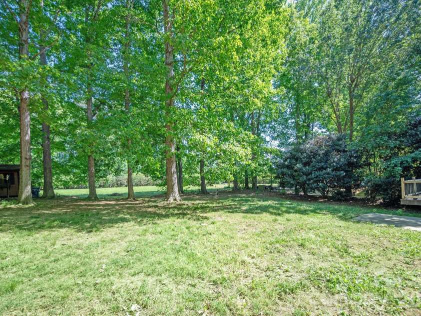 8149 Shannon Woods Lane, Matthews, NC 28104.  MLS# CAR4371130, YatesRealty ID 14728. Backyard