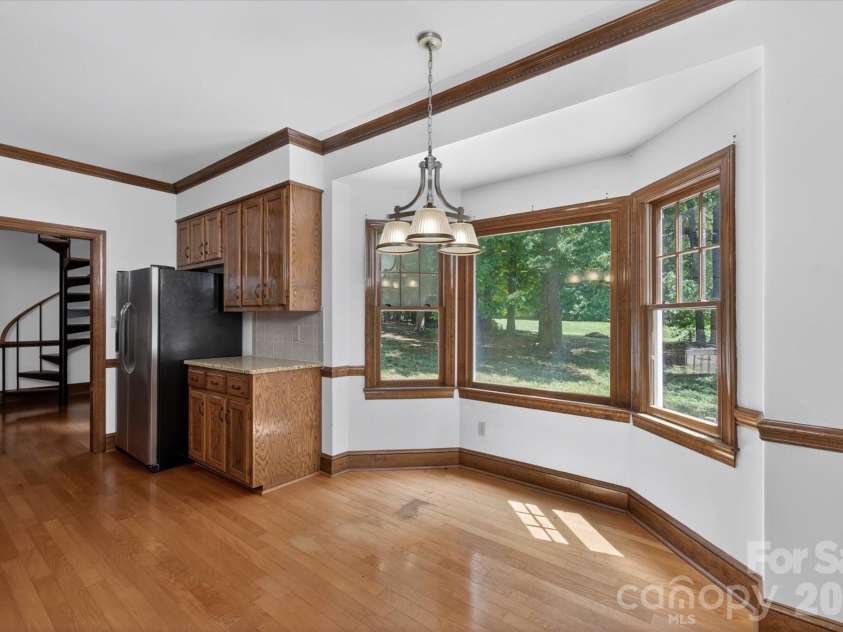 8149 Shannon Woods Lane, Matthews, NC 28104.  MLS# CAR4371130, YatesRealty ID 14728. Breakfast Nook