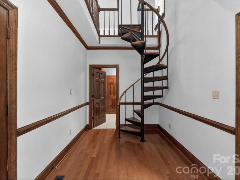 8149 Shannon Woods Lane, Matthews, NC 28104.  MLS# CAR4371130, YatesRealty ID 14728. Drop Zone