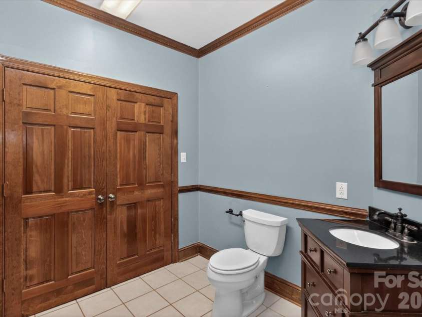 8149 Shannon Woods Lane, Matthews, NC 28104.  MLS# CAR4371130, YatesRealty ID 14728. Half Bath/Laundry