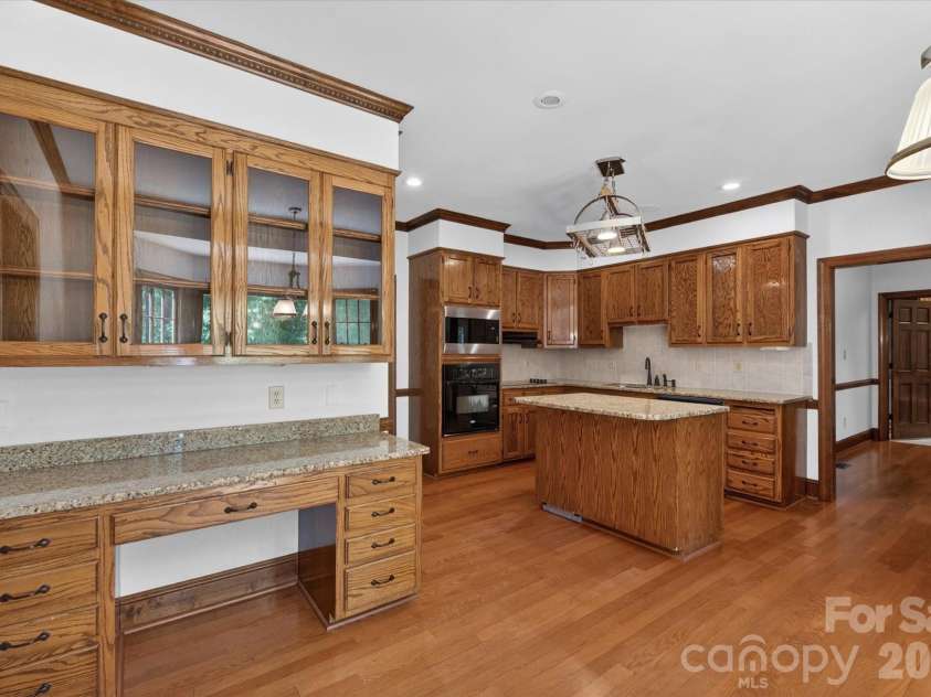8149 Shannon Woods Lane, Matthews, NC 28104.  MLS# CAR4371130, YatesRealty ID 14728. Kitchen