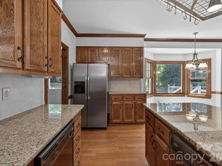 8149 Shannon Woods Lane, Matthews, NC 28104.  MLS# CAR4371130, YatesRealty ID 14728. Kitchn