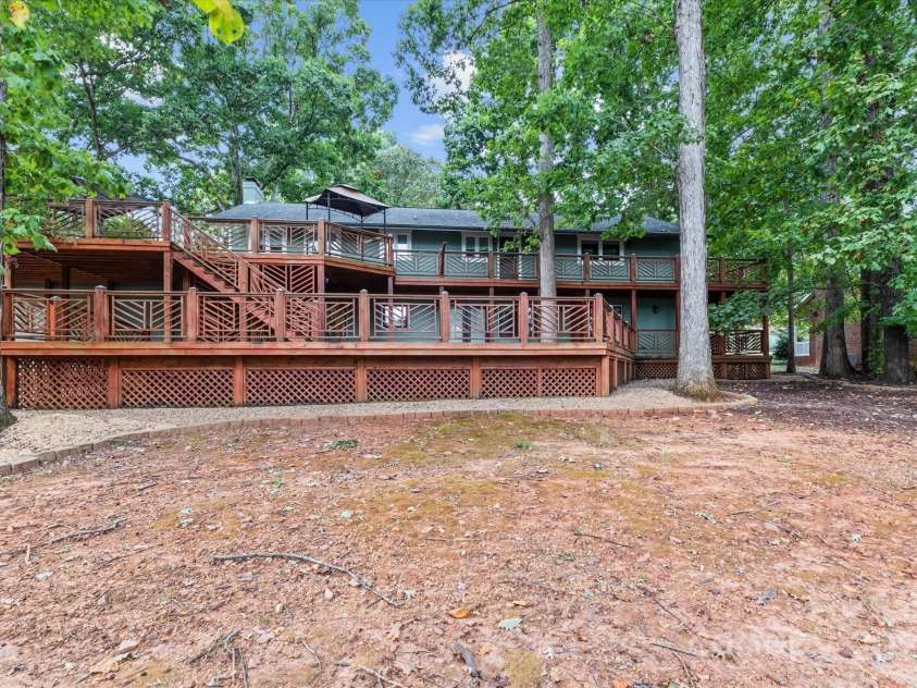 258 Crystal Circle, Mooresville, NC 28117.  MLS# CAR4311806, YatesRealty ID 14729. 
