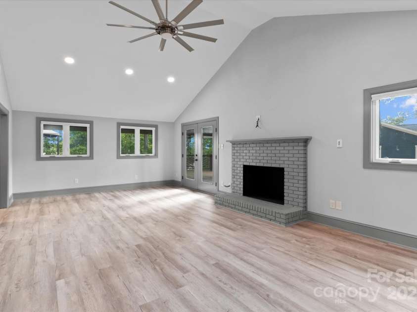 258 Crystal Circle, Mooresville, NC 28117.  MLS# CAR4311806, YatesRealty ID 14729. 