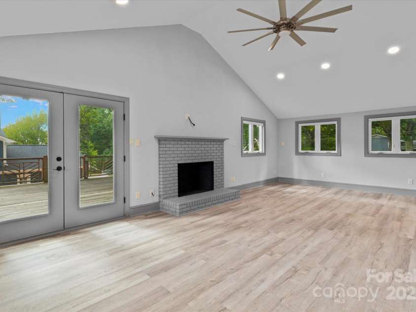 258 Crystal Circle, Mooresville, NC 28117.  MLS# CAR4311806, YatesRealty ID 14729. 