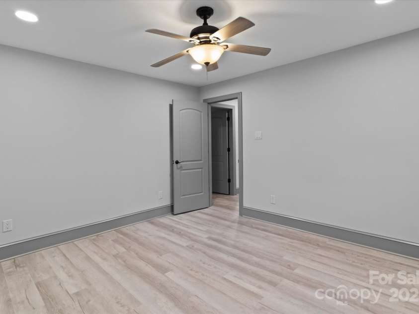 258 Crystal Circle, Mooresville, NC 28117.  MLS# CAR4311806, YatesRealty ID 14729. 