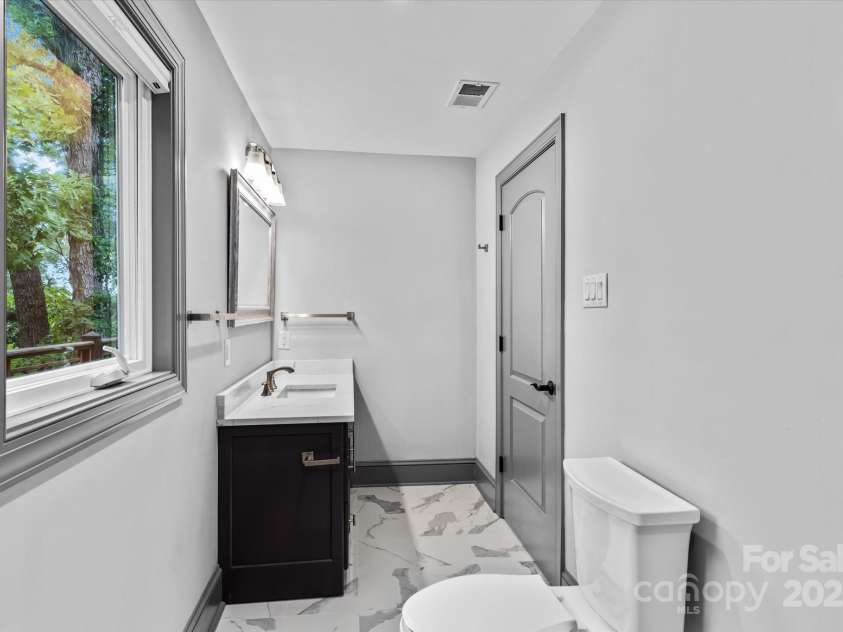 258 Crystal Circle, Mooresville, NC 28117.  MLS# CAR4311806, YatesRealty ID 14729. 