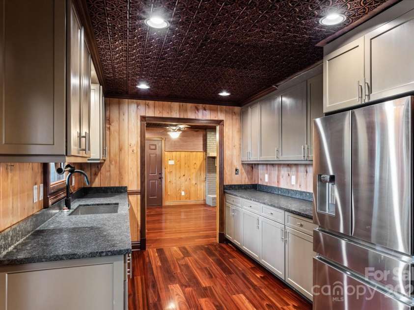 258 Crystal Circle, Mooresville, NC 28117.  MLS# CAR4311806, YatesRealty ID 14729. 