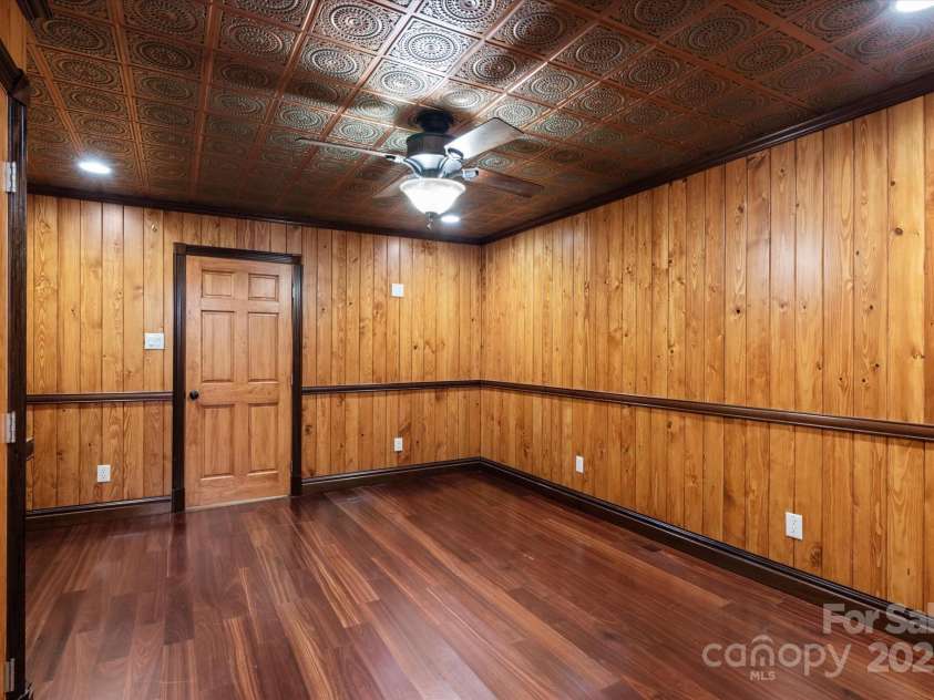258 Crystal Circle, Mooresville, NC 28117.  MLS# CAR4311806, YatesRealty ID 14729. 