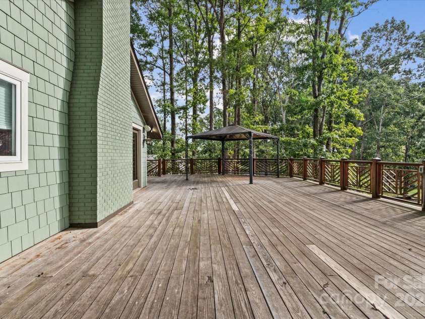 258 Crystal Circle, Mooresville, NC 28117.  MLS# CAR4311806, YatesRealty ID 14729. 
