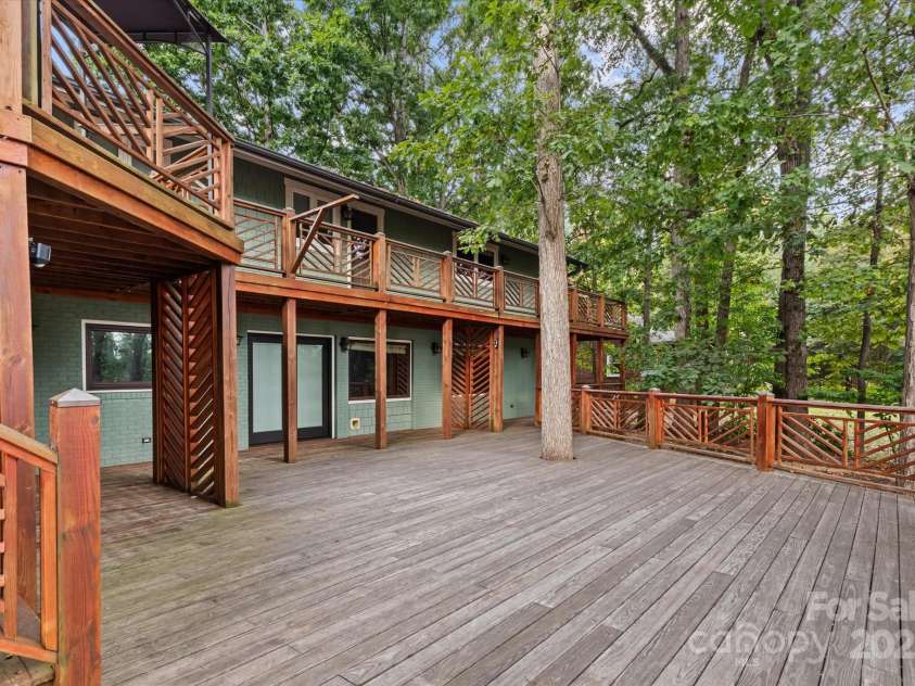 258 Crystal Circle, Mooresville, NC 28117.  MLS# CAR4311806, YatesRealty ID 14729. 