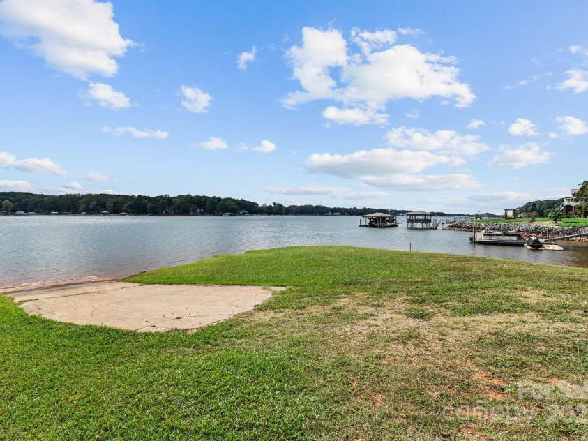 258 Crystal Circle, Mooresville, NC 28117.  MLS# CAR4311806, YatesRealty ID 14729. 