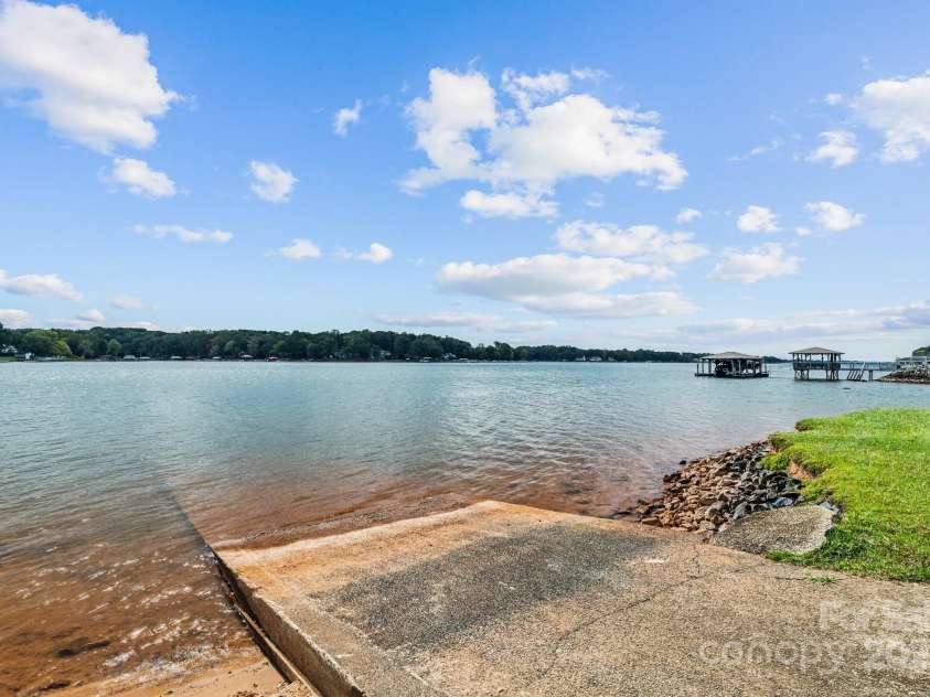 258 Crystal Circle, Mooresville, NC 28117.  MLS# CAR4311806, YatesRealty ID 14729. 