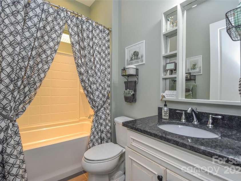 464 Granite Lake Court, Denver, NC 28037.  MLS# CAR4256536, YatesRealty ID 14729. 