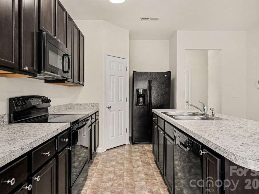 1526 Glenbar Court, Clover, SC 29710.  MLS# CAR4337838, YatesRealty ID 1473. Kitchen