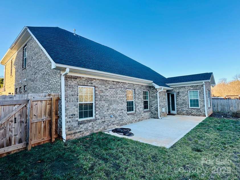 5604 Glad Acres Road Road, Pfafftown, NC 27040.  MLS# CAR4220404, YatesRealty ID 1473. 