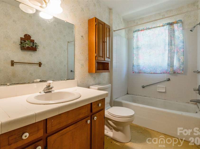 2506 Colebrook Drive, Rock Hill, SC 29732.  MLS# CAR4372240, YatesRealty ID 14730. 