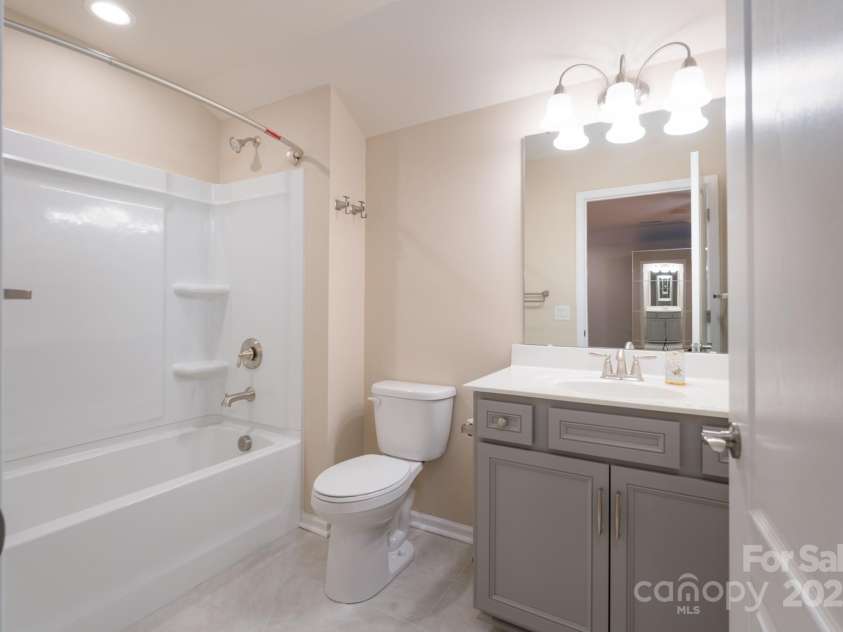 3087 Bartlett Street, Fort Mill, SC 29715.  MLS# CAR4177276, YatesRealty ID 14730. Upper Level Full Bathroom