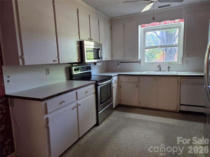 2309 24th Avenue, Hickory, NC 28601.  MLS# CAR4372707, YatesRealty ID 14731. Kitchen