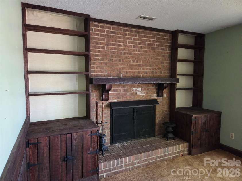 2309 24th Avenue, Hickory, NC 28601.  MLS# CAR4372707, YatesRealty ID 14731. Living room