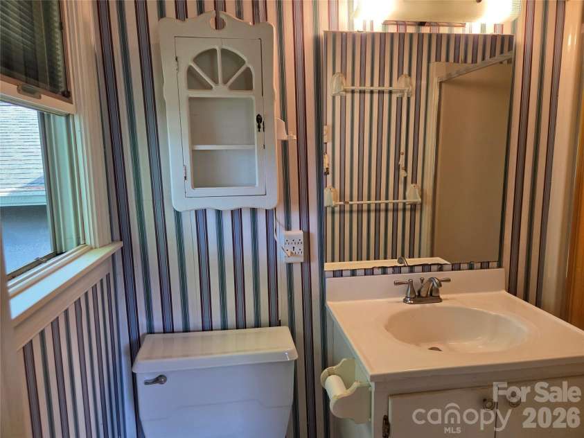 2309 24th Avenue, Hickory, NC 28601.  MLS# CAR4372707, YatesRealty ID 14731. Primary full bathroom 
