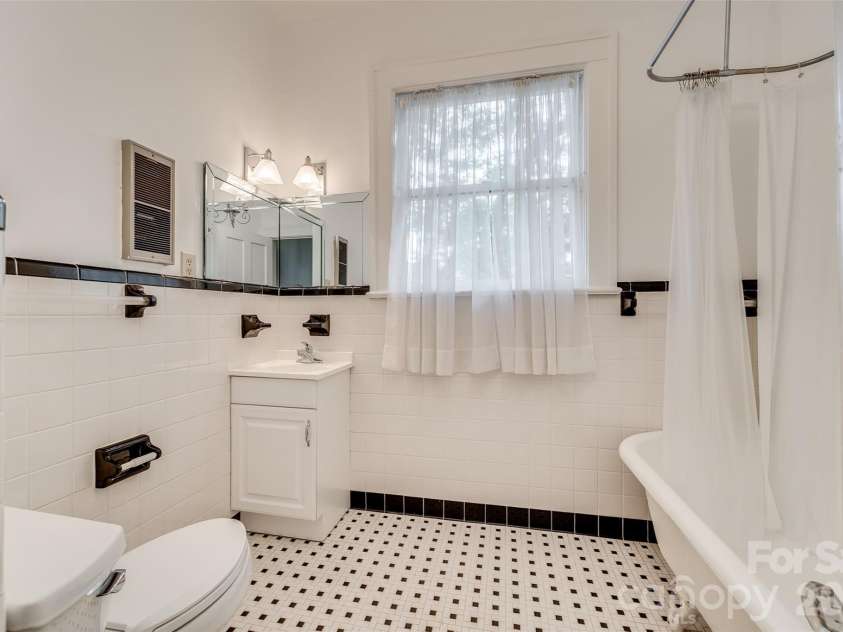 3 Kings Mountain Street, York, SC 29745.  MLS# CAR4350100, YatesRealty ID 14732. 