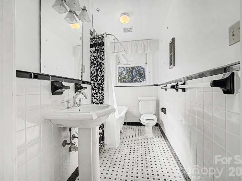 3 Kings Mountain Street, York, SC 29745.  MLS# CAR4350100, YatesRealty ID 14732. 