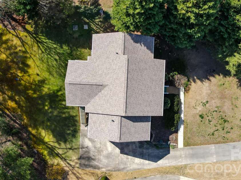 1499 Brentwood Place, Morganton, NC 28655.  MLS# CAR4354426, YatesRealty ID 14733. 