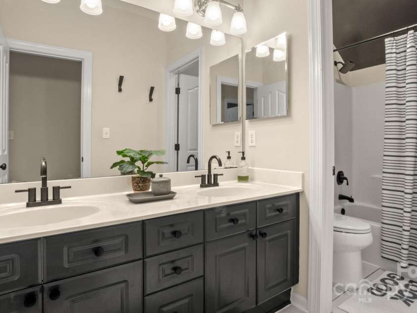 518 Streamside Lane, Waxhaw, NC 28173.  MLS# CAR4231208, YatesRealty ID 14733. 