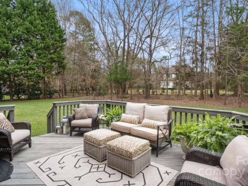 518 Streamside Lane, Waxhaw, NC 28173.  MLS# CAR4231208, YatesRealty ID 14733. 