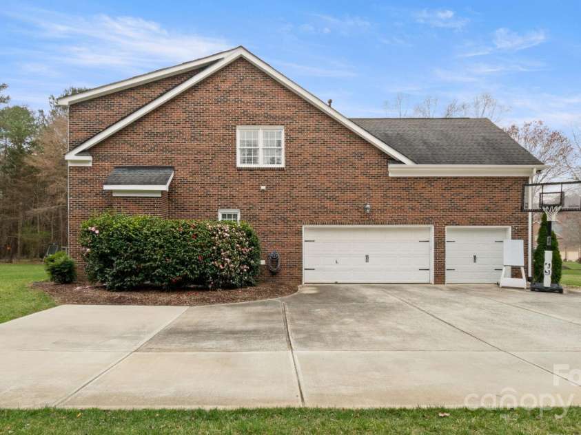 518 Streamside Lane, Waxhaw, NC 28173.  MLS# CAR4231208, YatesRealty ID 14733. 