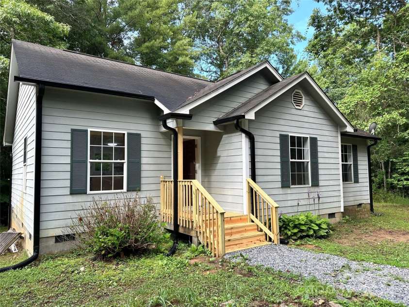 1482 Humpback Mountain Road, Spruce Pine, NC 28777.  MLS# CAR4160695, YatesRealty ID 14734. 