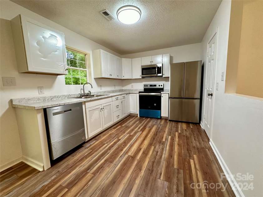 1482 Humpback Mountain Road, Spruce Pine, NC 28777.  MLS# CAR4160695, YatesRealty ID 14734. 