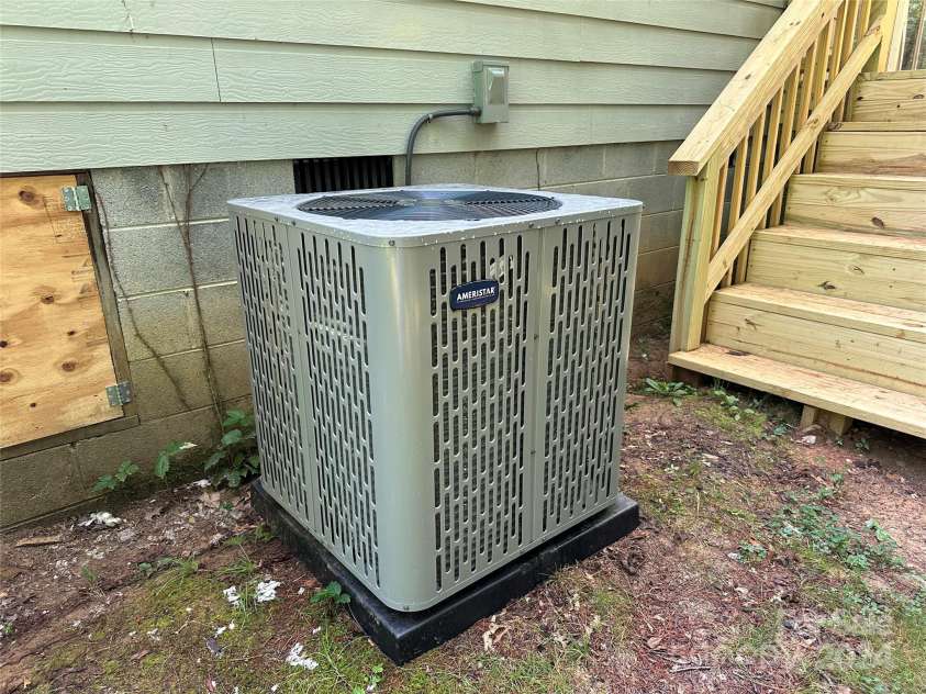 1482 Humpback Mountain Road, Spruce Pine, NC 28777.  MLS# CAR4160695, YatesRealty ID 14734. New Heat & AC