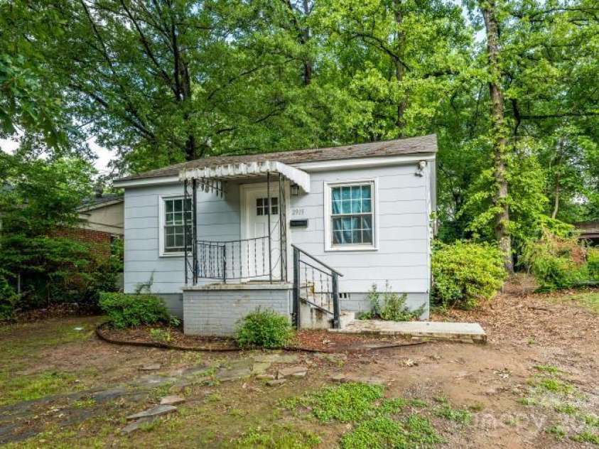 2905 Grimes Street, Charlotte, NC 28206.  MLS# CAR4257455, YatesRealty ID 14735. 