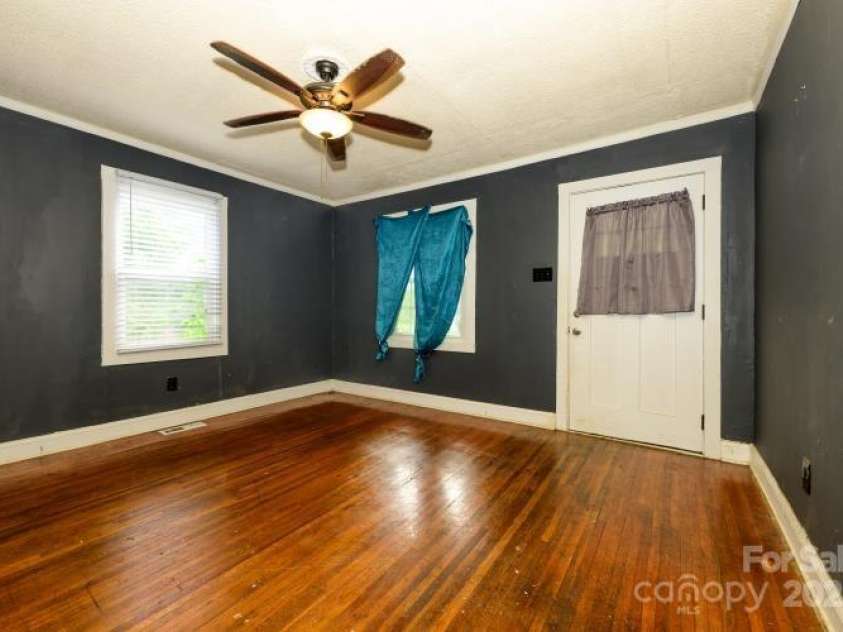 2905 Grimes Street, Charlotte, NC 28206.  MLS# CAR4257455, YatesRealty ID 14735. 