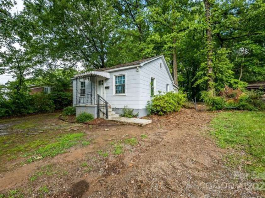 2905 Grimes Street, Charlotte, NC 28206.  MLS# CAR4257455, YatesRealty ID 14735. 