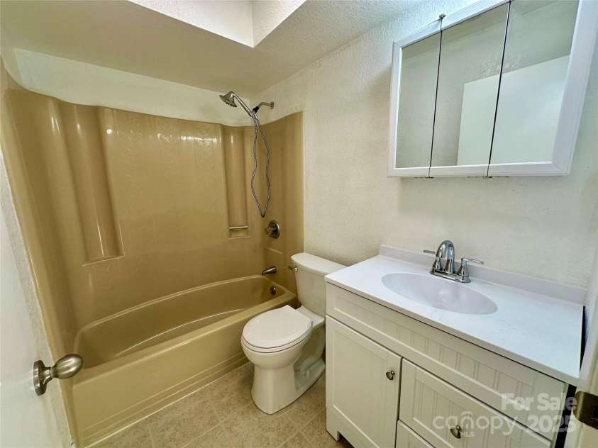 5381 State HWY 197 S Highway, Burnsville, NC 28714.  MLS# CAR4248281, YatesRealty ID 14736. 