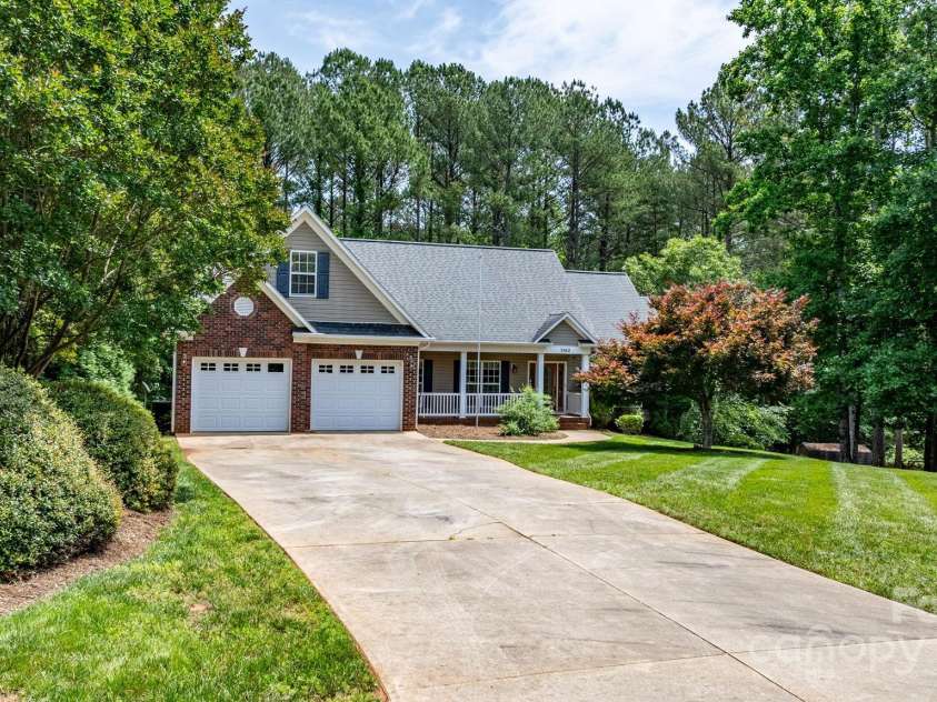 5362 Beacon Ridge Drive, Granite Falls, NC 28630.  MLS# CAR4261104, YatesRealty ID 14737. 