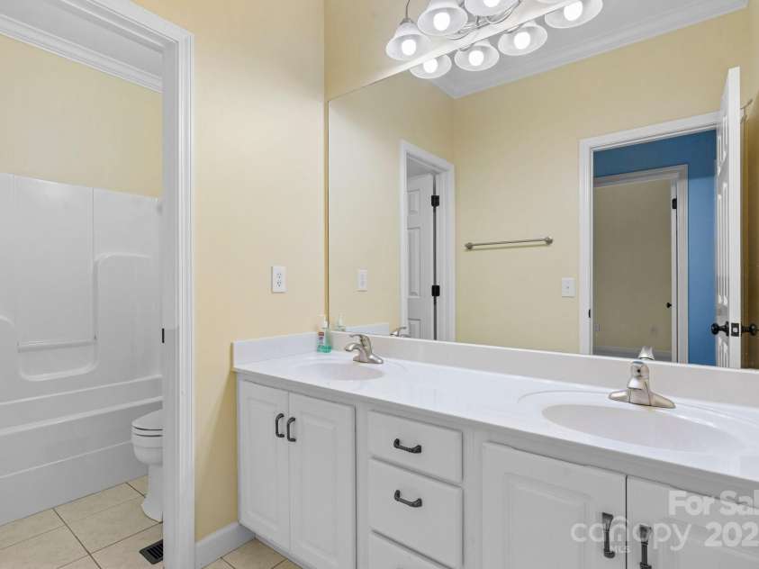 5362 Beacon Ridge Drive, Granite Falls, NC 28630.  MLS# CAR4261104, YatesRealty ID 14737. 