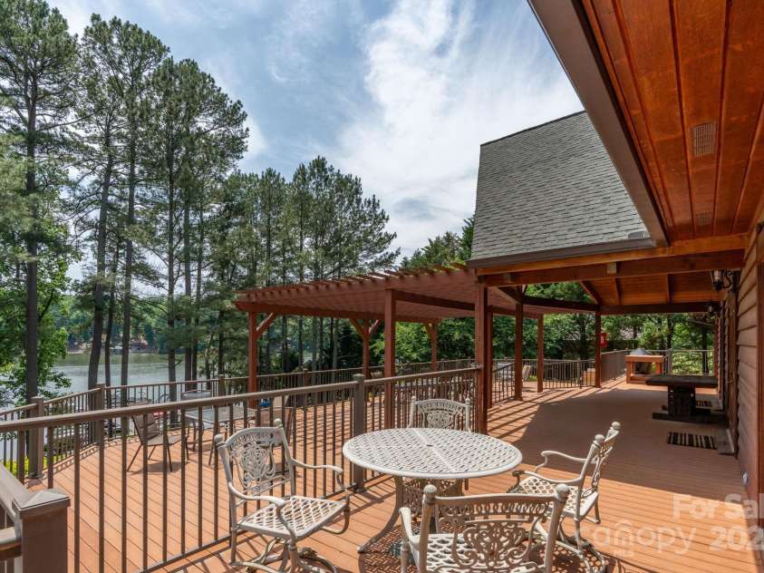 5362 Beacon Ridge Drive, Granite Falls, NC 28630.  MLS# CAR4261104, YatesRealty ID 14737. Clubhouse