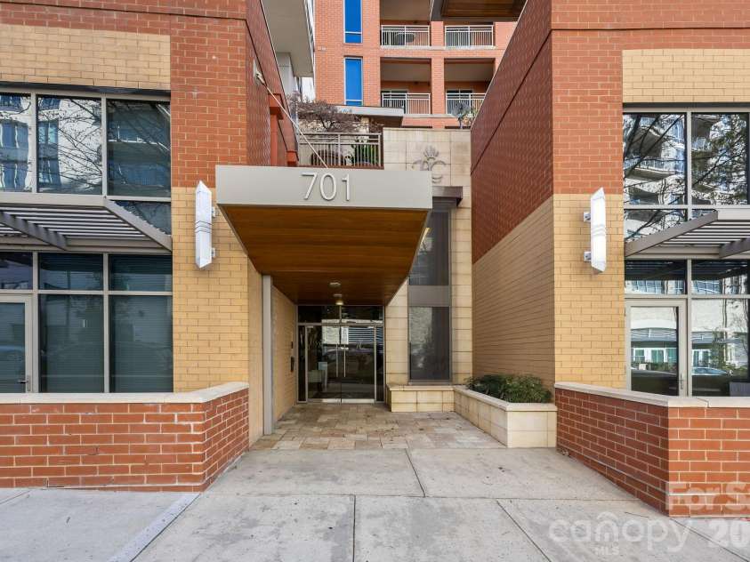 701 Royal Court, Charlotte, NC 28202.  MLS# CAR4355029, YatesRealty ID 14737. 
