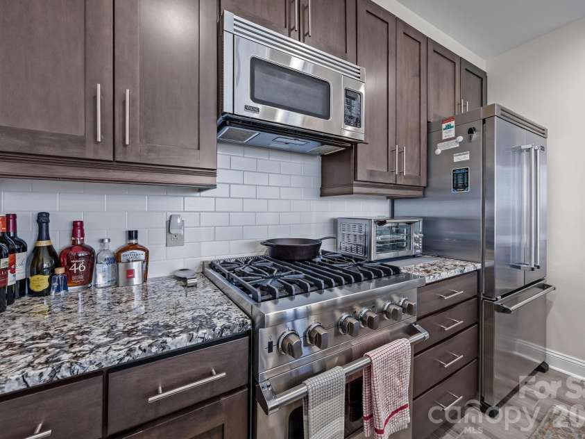 701 Royal Court, Charlotte, NC 28202.  MLS# CAR4355029, YatesRealty ID 14737. 