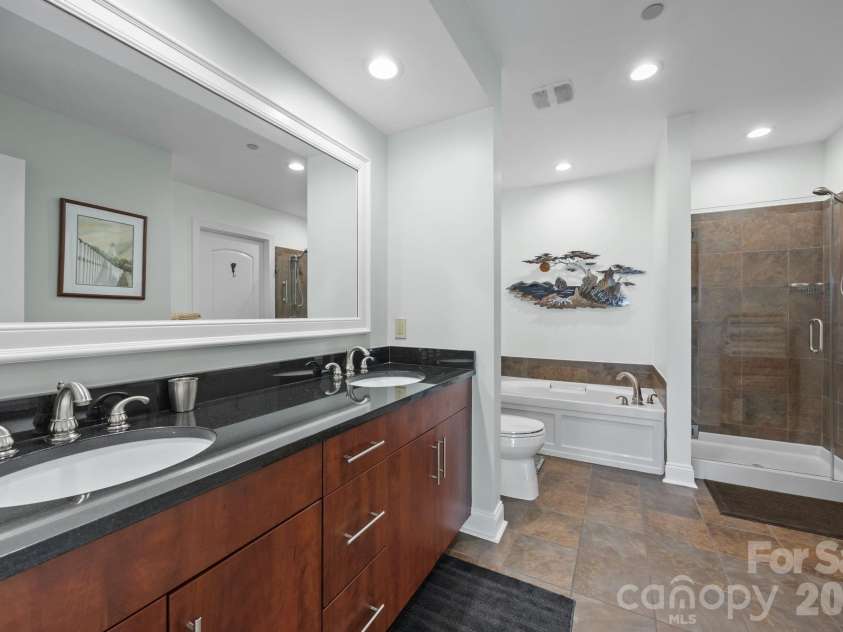 701 Royal Court, Charlotte, NC 28202.  MLS# CAR4355029, YatesRealty ID 14737. 