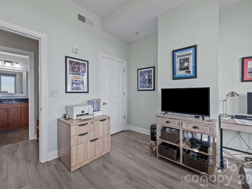 701 Royal Court, Charlotte, NC 28202.  MLS# CAR4355029, YatesRealty ID 14737. 