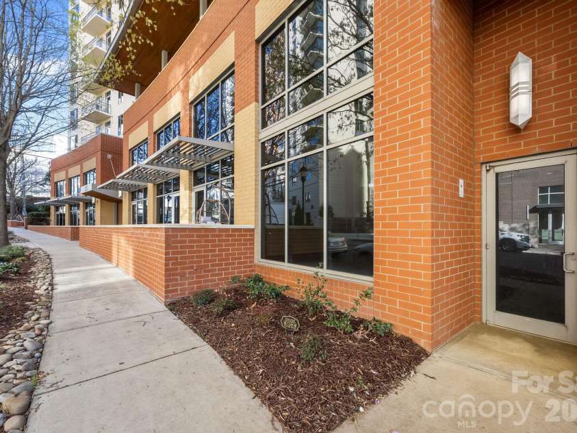 701 Royal Court, Charlotte, NC 28202.  MLS# CAR4355029, YatesRealty ID 14737. 