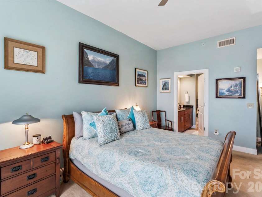 701 Royal Court, Charlotte, NC 28202.  MLS# CAR4362124, YatesRealty ID 14737. 