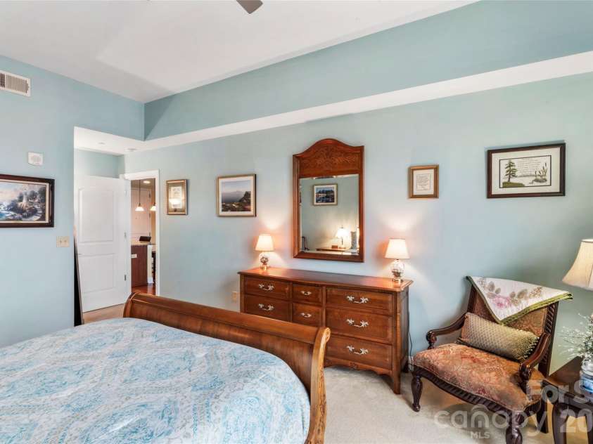 701 Royal Court, Charlotte, NC 28202.  MLS# CAR4362124, YatesRealty ID 14737. 